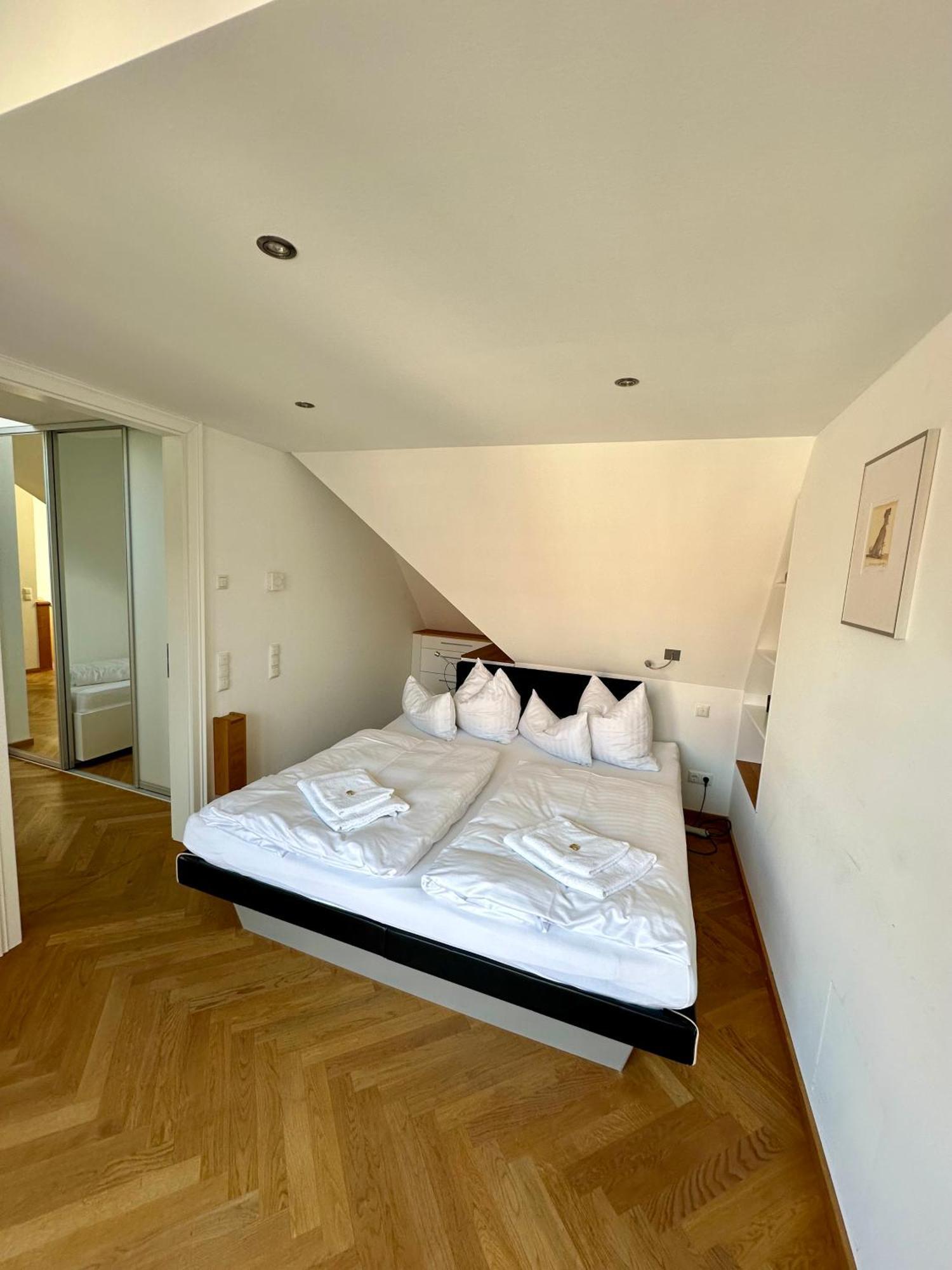 Luxus Suite Mit Einmaligem Blick Auf Die Frauenkirche Dresden Exterior photo